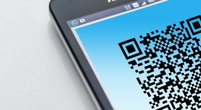 smartphone shows how to create qr code
